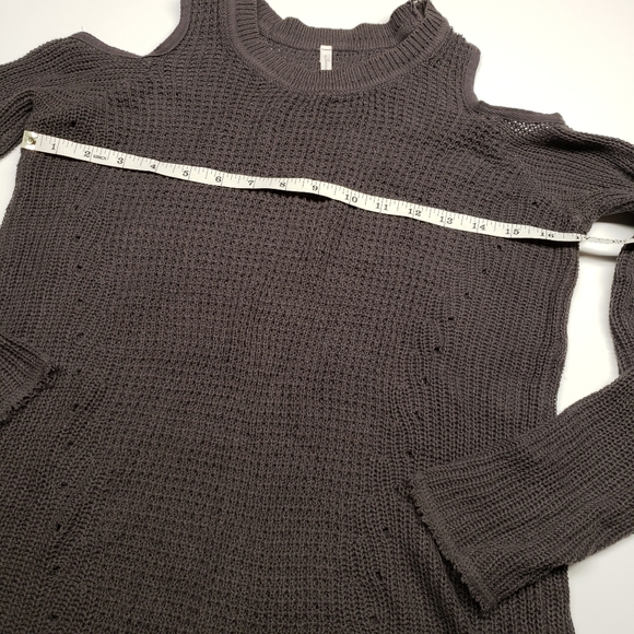 Willow & Clay Knit Destroyed Cut Out Sweater - Picture 6 of 8